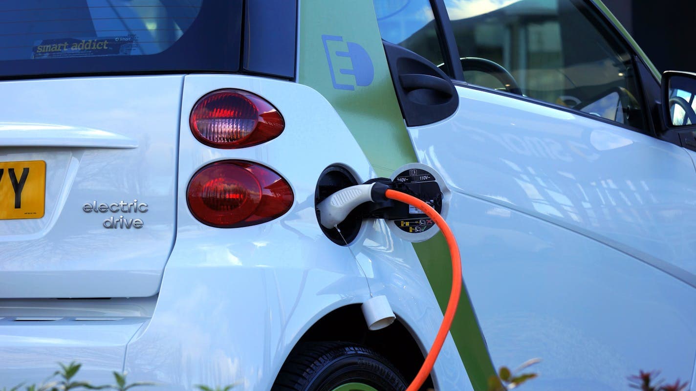 Electric vs Petrol car: Resale Value Tips for UK drivers in 2025